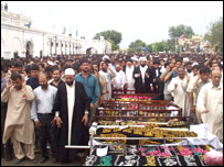  نمازِ جنازہ کا ایک منظر