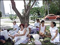 Muhaliflerin yakınları