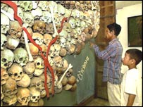 Kamboçya'da katliam kurbanları