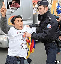 معترضان به سیاست چین در قبال تبت