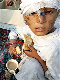 Zraněný chlapec v Muzaffar