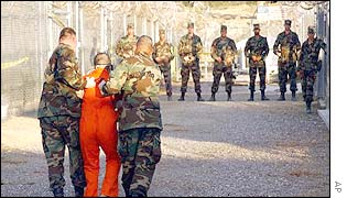 Zacházení s vězni na Guantanamu se stalo terčem kritiky