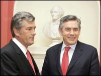Віктор Ющенко і прем'єр-міністр Британії Гордон Браун в Лондоні. Фото з офіційного вебсайту президента