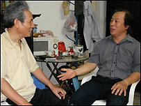 Nhà văn Hoàng Tiến và ông Nguyễn Khắc Toàn ở Hà Nội