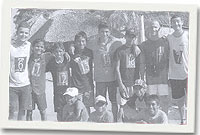 Myrddin (y cyntaf ar y chwith) gyda plant amddifad yn Tapachula