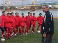 Huấn luyện viên Alfred Riedl