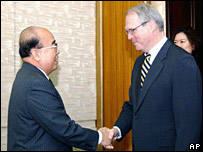 Đặc sứ của Mỹ Christopher Hill và ngoại trưởng Bắc Hàn