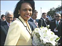 کاندوليزا رايس هنگام ورود برای شرکت در اجلاس ناتو