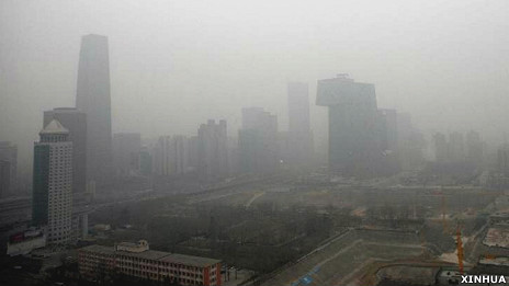 北京中央商务区雾霾笼罩(13/01/2013)