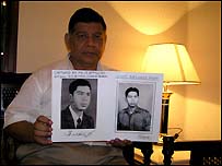 राजेश कौरा अपने भाई की तस्वीर के साथ