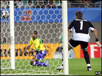 Robinho marcou o segundo gol do jogo