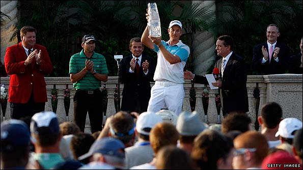 Henrik Stenson lifts the trophy