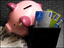 Свинья-копилка и пластиковые карты