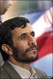 محمود احمدی نژاد کابينه ای به مجلس معرفی کرده که عمده آن را چهره های کمتر شناخته شده تشکيل می دهند