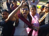 کراچی میں سیاسی کارکنوں کی گرفتاری(فائل فوٹو)