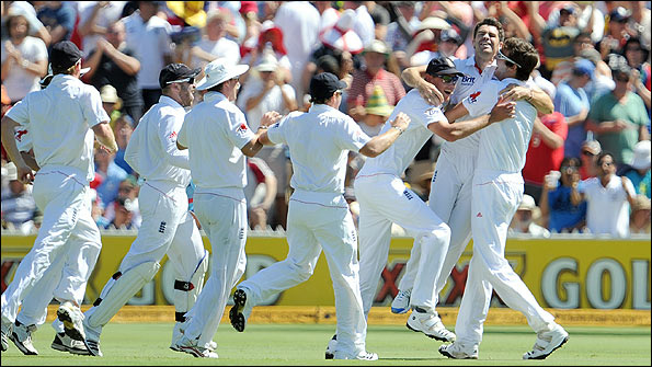 Anderson and England celebrate Ricky Ponting's first ball dismissal