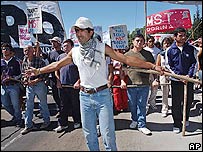Piqueteros bloqueiam estrada na Argentina