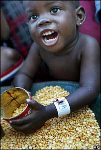 Agricultores protestam contra reunião da OMC em Cancún