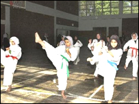 ښځينه ورزشي کلپونه