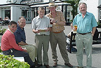 Dathlu pen-blwydd y Clwb Cerdded gyda diod o Coco-Cola. Wir-yr!!