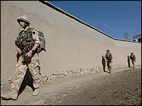 درې وژل شوي د ايتلاف سرتېري دي، چې ډېرى يې امريکايان دي