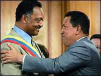 Chávez (à dir) e o reverendo americano Jesse Jackson
