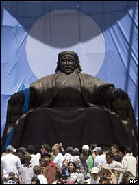 Cengiz Han'ın dev heykeli