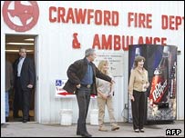 جورج و لورا بوش پس از رای دادن در انتخابات