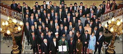 شرکت کنندگان کنفرانس لندن برای افغانستان در پايان کنفرانس