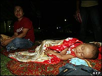 Deprem sonrası geceyi sokakta geçirenler