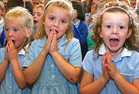 Disgyblion o Ysgol Gymraeg Caerffili