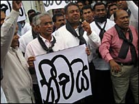 Protest by media groups and activists in Colombo (photo: Elmo Fernando)