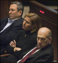 از راست به چپ: اولمرت، زیپی، باراک