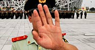 Chinese security stops photographer 
