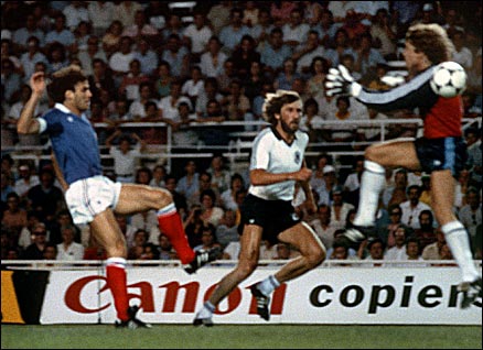 The moment before Schumacher collides with Battison