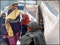 امداد کی تقسیم کے وقت بھی بااثر لوگوں کے کردار پر سوال اٹھائے گئے 