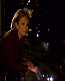 فرح پهلوی در نمایی از فیلم ملکه و من ساخته ناهید پرسون سروستانی 