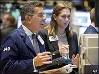 Operadores na Bolsa de Noava York (AP)