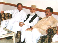  امین فہیم، قاضی حسین احمد، جاوید ہاشمی(فائل فوٹو)