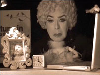 Clementine sets her alarm clock for 4am