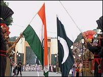 بھارت اور پاکستان جھنڈے