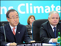 Ban Ki-moon (à esq.) e o presidente polonês Lech Kaczynski