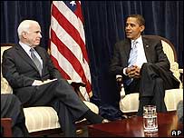 McCain e Obama antes do encontro