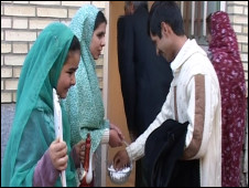 نمایی از فیلم شعله های بهاری ساخته علی عطار