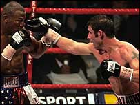 Joe Calzaghe yn herio Jeff Lacy yn 2006