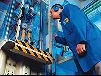 Trabalhador em fábrica na Alemanha