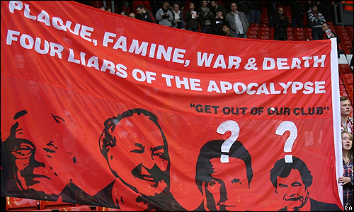 La afición del Liverpool, reconocida por su lealtad, exige cambios