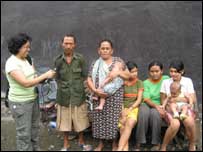 Keluarga penarik becak, Supadi, tinggal di atas tanah pinjaman