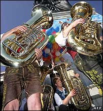 Organizadores afirmaram que não há tempo o bastante para a participação dos músicos