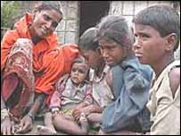 آسام میں تشدد میں مارے جانے والے ایک بہاری کے رشتے دار فائل فوٹو